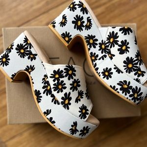 Anthropologie Daisy Wedges